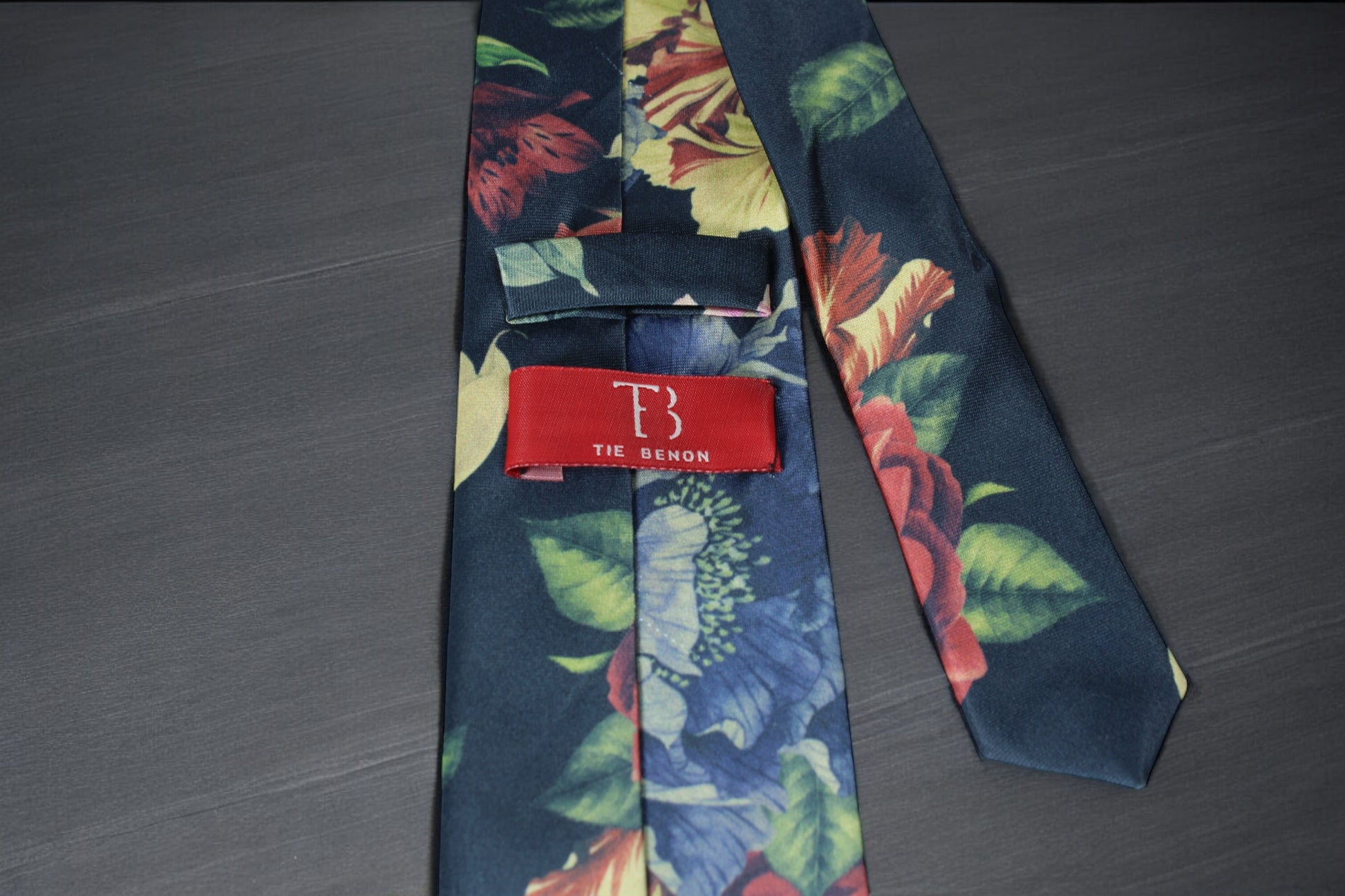 Multicolor  Black Red Floral Tie with Pocket Square