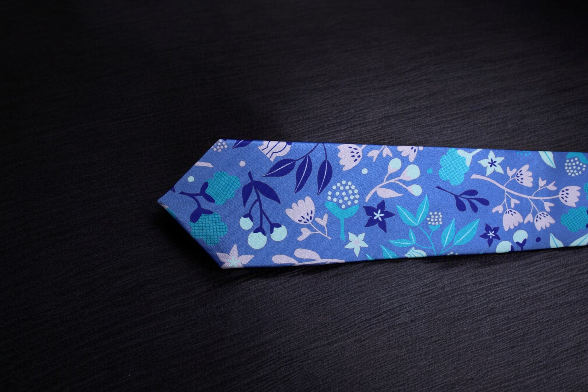 Multicolor Blue Floral Tie with Pocket Square