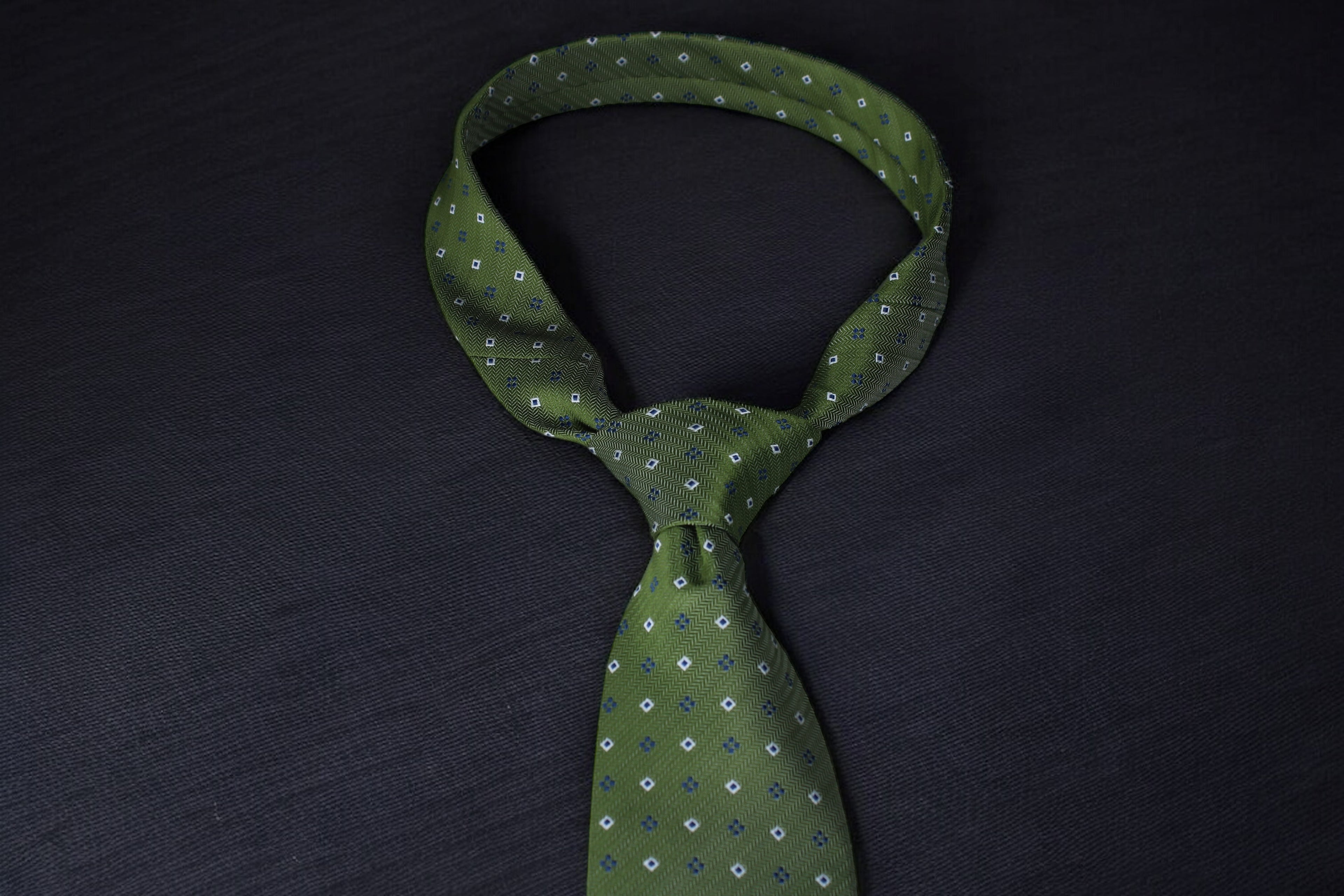 Elegant Green Patterned Tie