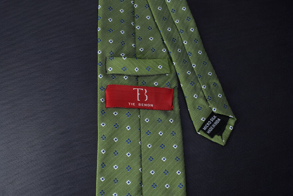 Elegant Green Patterned Tie
