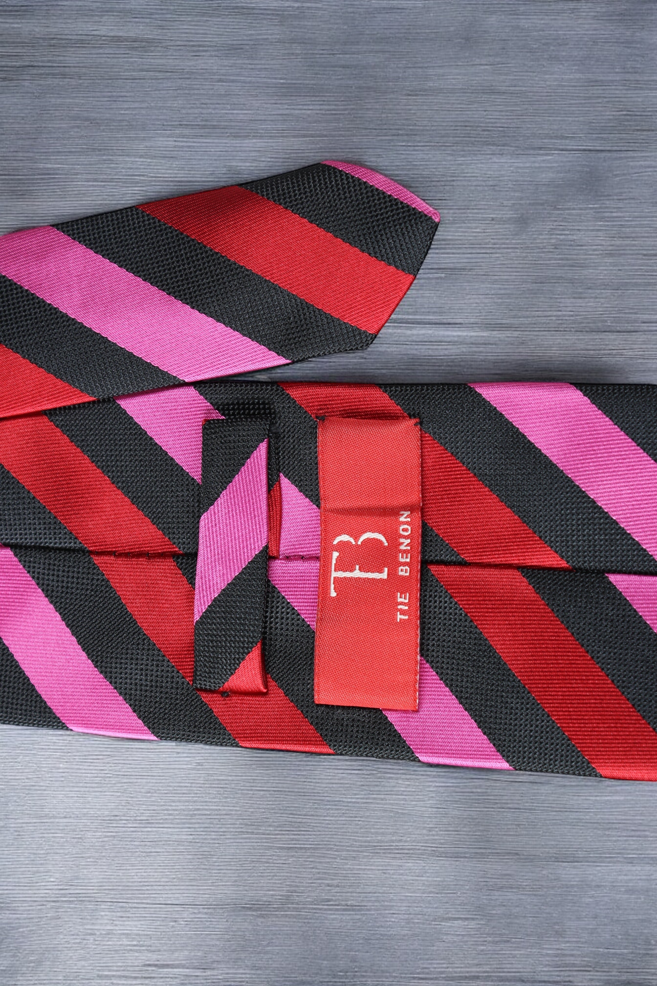 Elegant Red Black Stripes Tie
