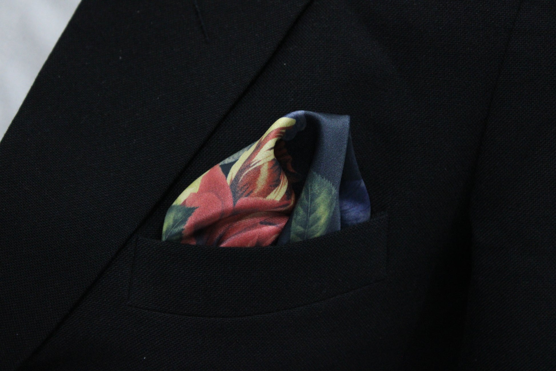 Multicolor  Black Red Floral Tie with Pocket Square
