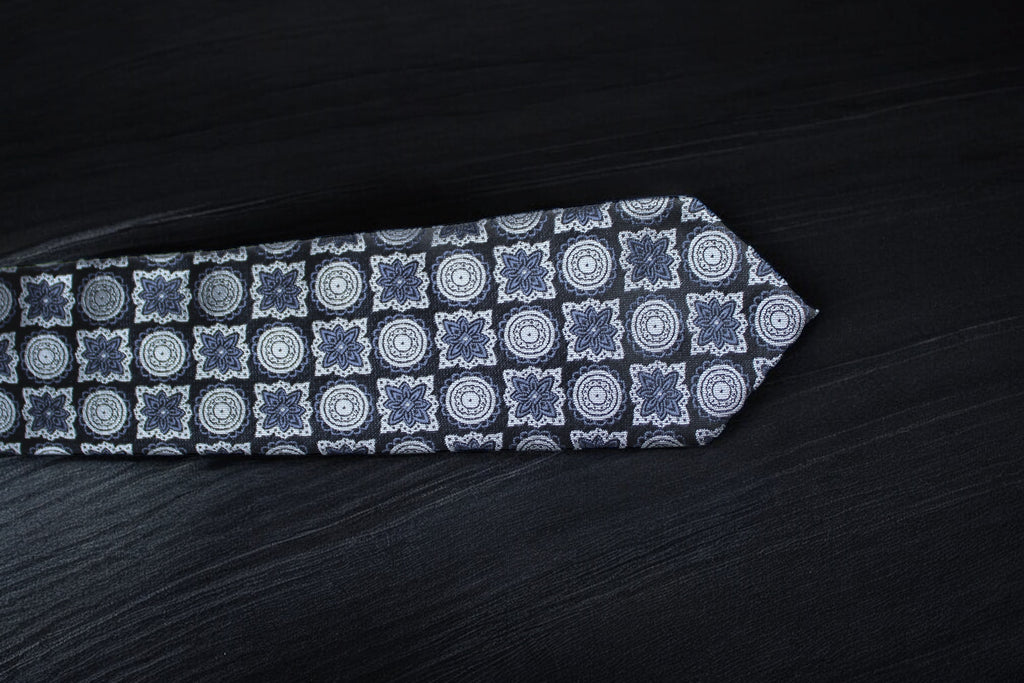 Elegant Black & Silver Patterned Tie