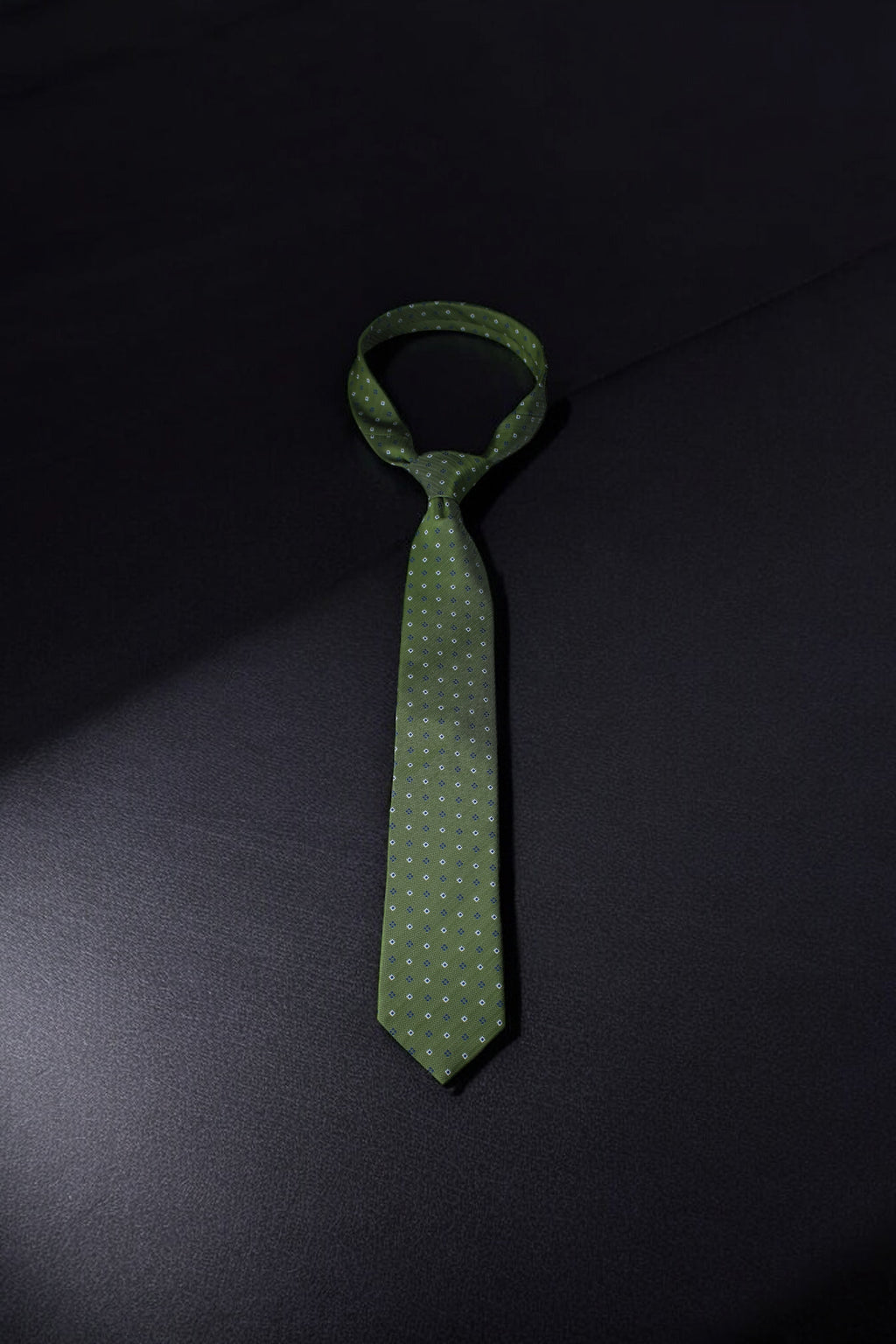 Elegant Green Patterned Tie