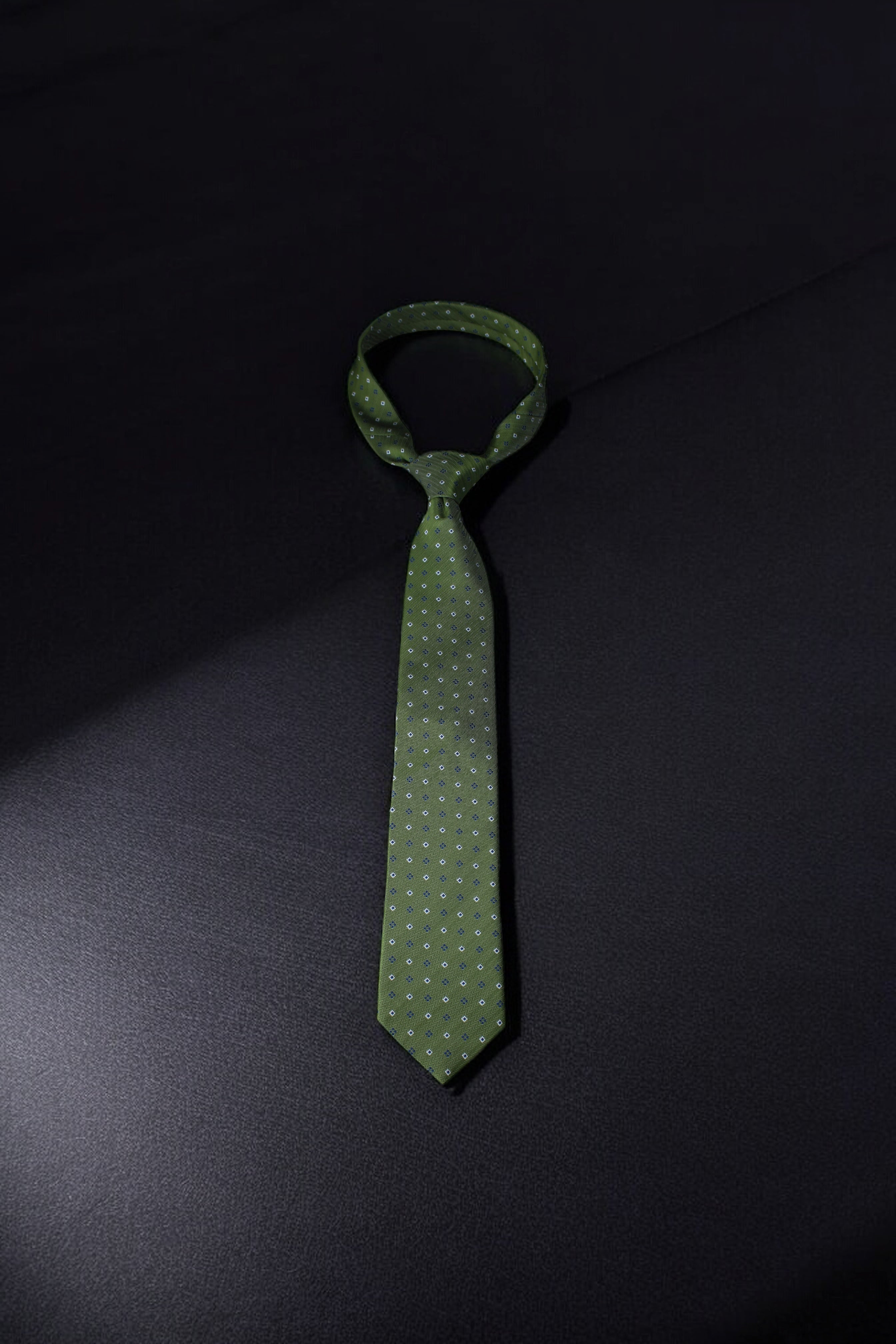 Elegant Green Patterned Tie