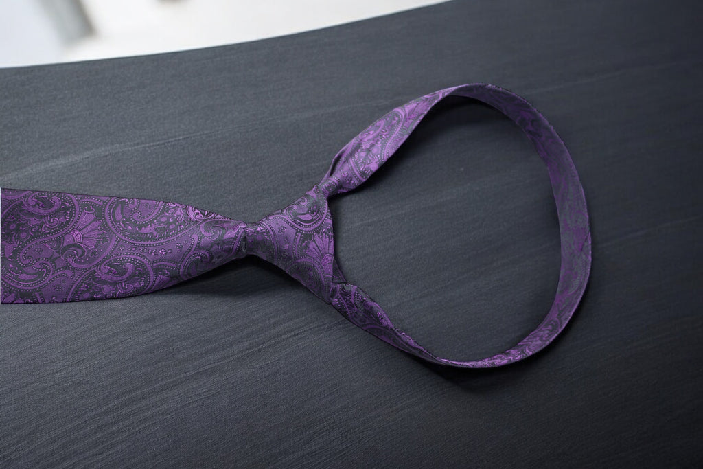 Deep Purple & Black Paisley Tie - Luxurious Pattern