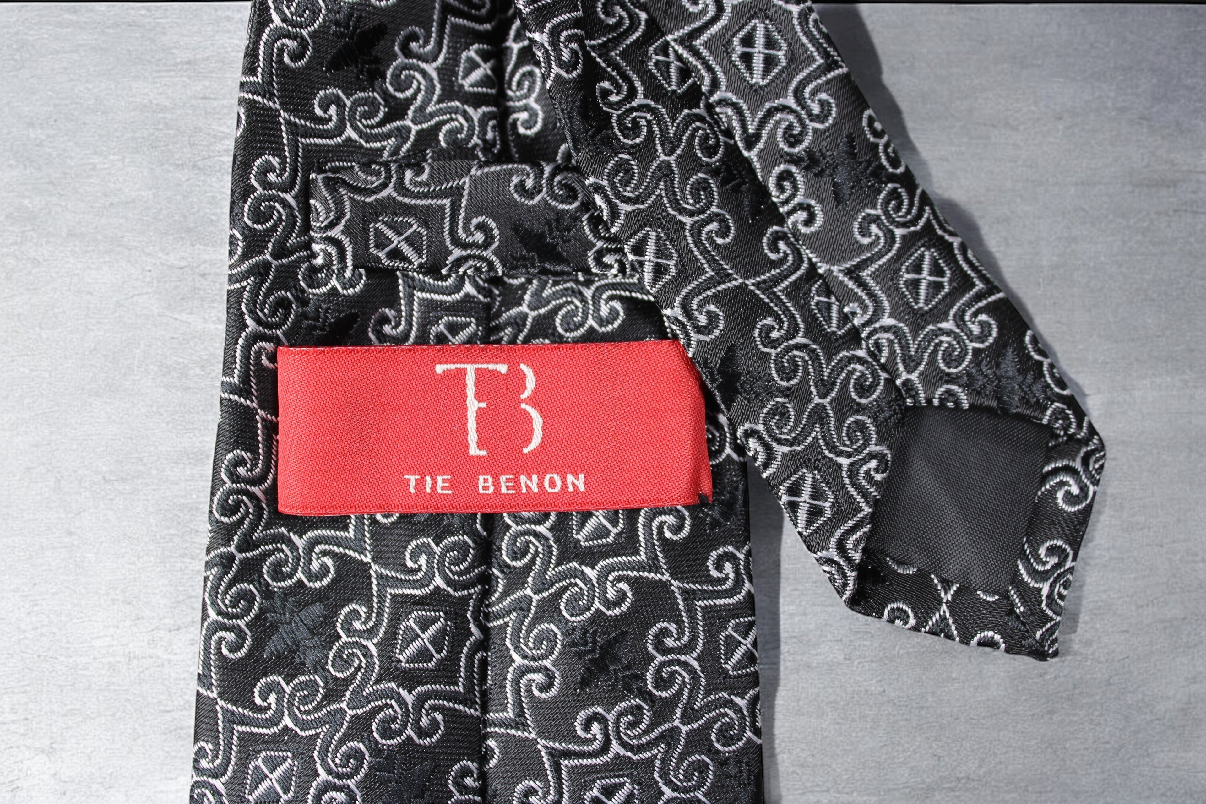 Black & Silver Patterned Tie & Pocket Square