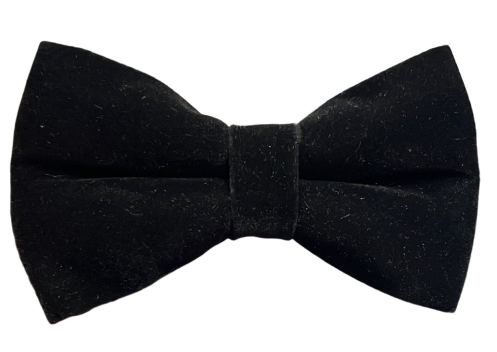 A black velvet solid double-layered bowtie.