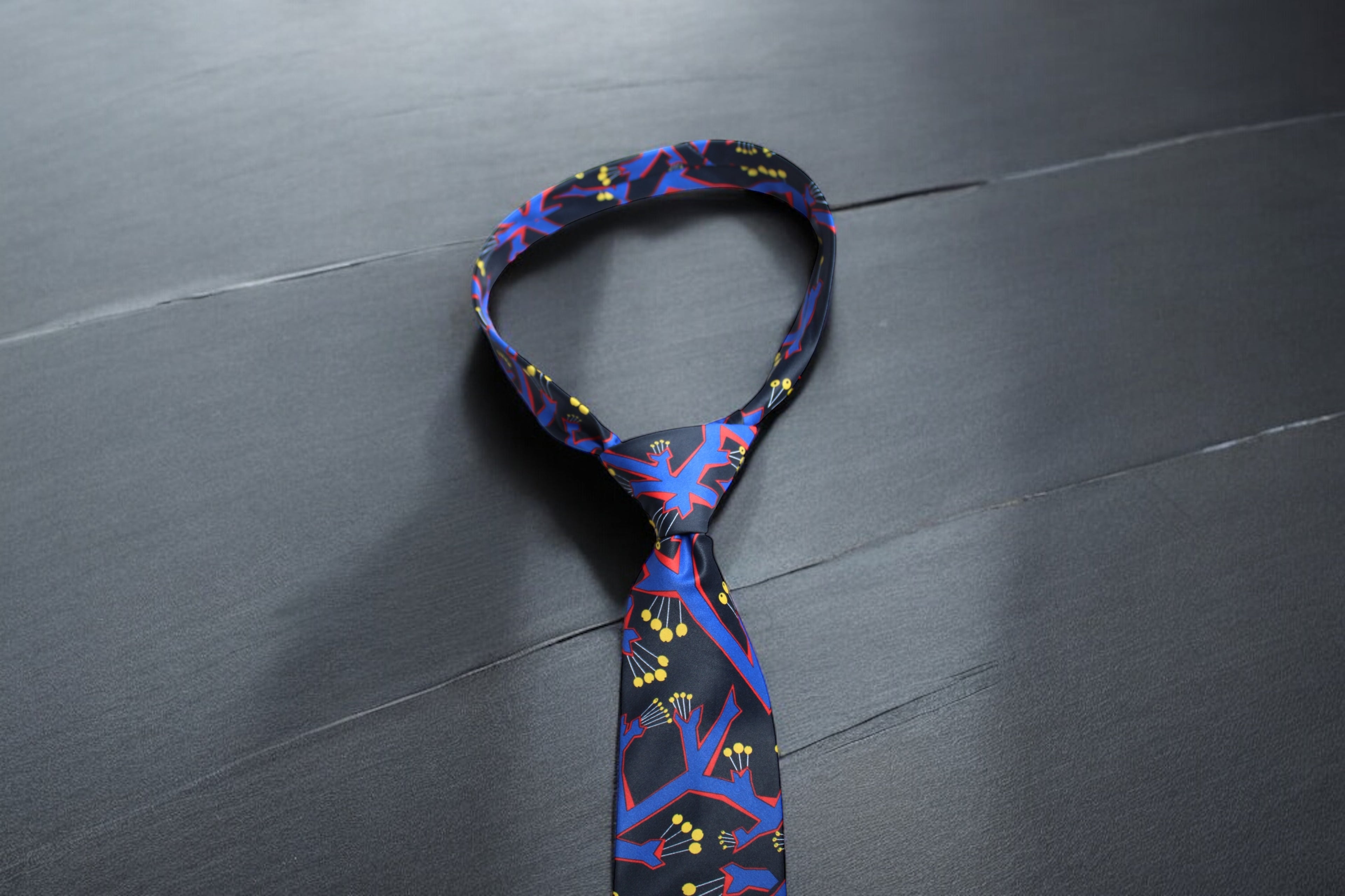 Bold Geometric Botanical Tie With Pocket Square