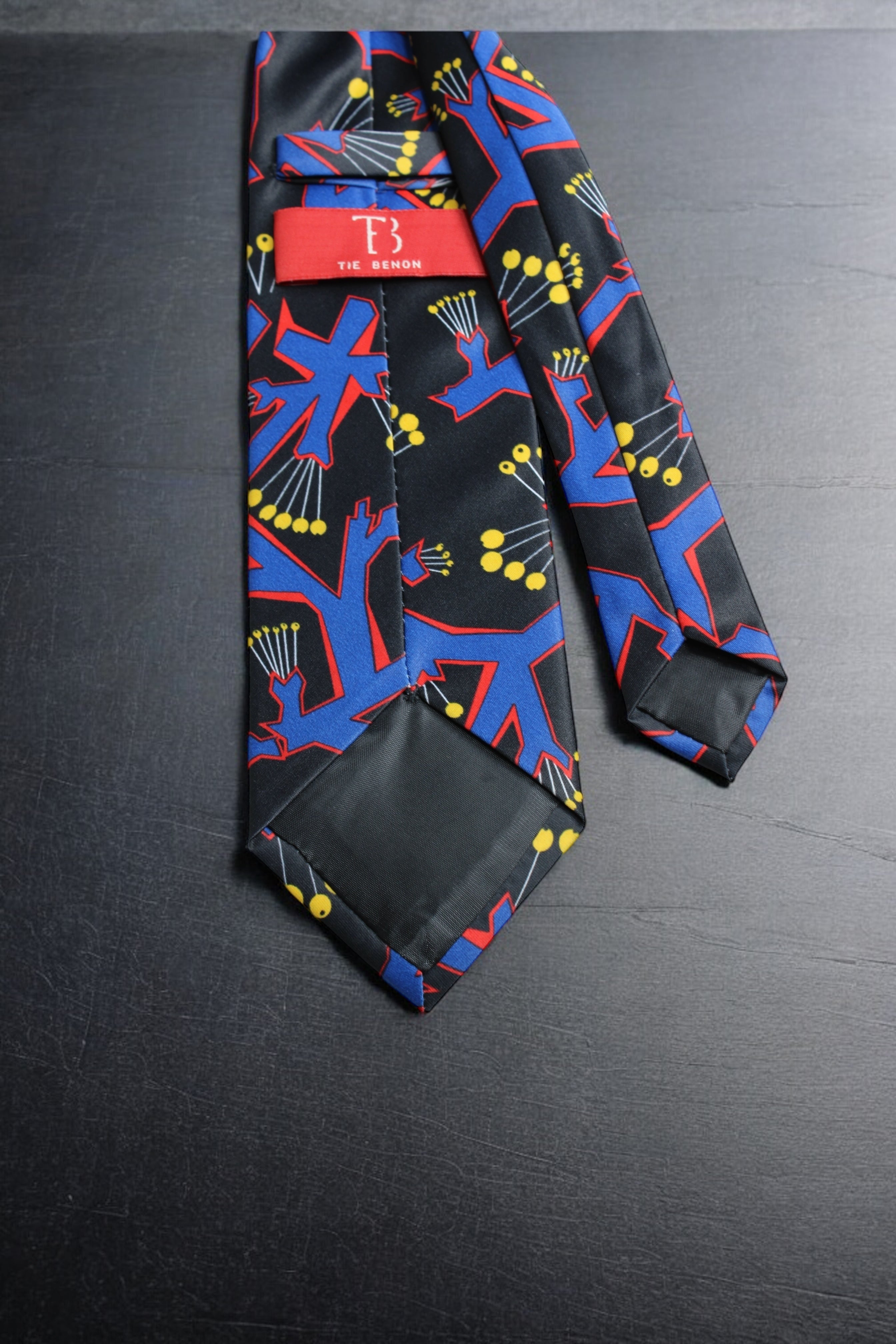 Bold Geometric Botanical Tie With Pocket Square