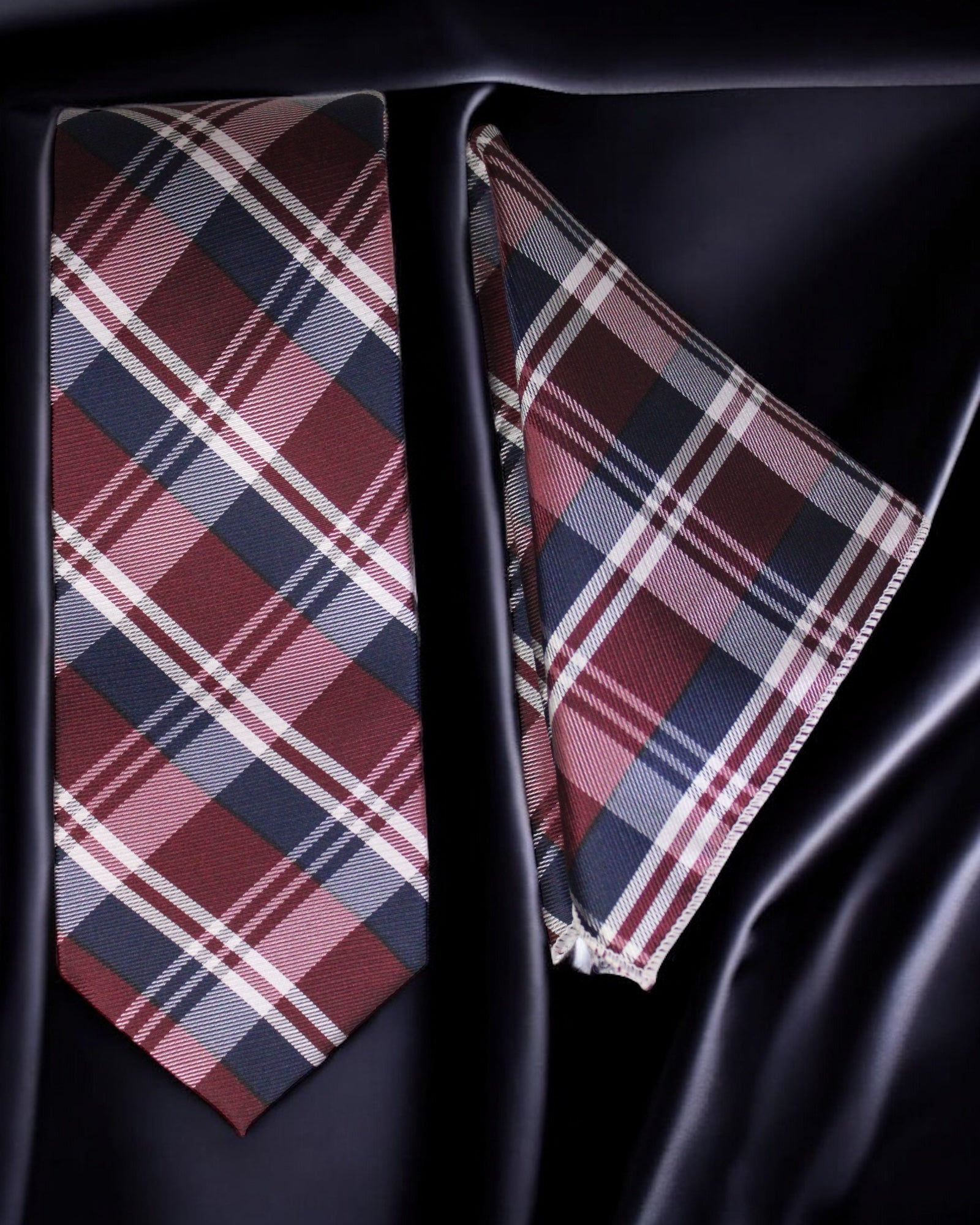 Plaid tie and pocket square set on a dark background Tie Benon