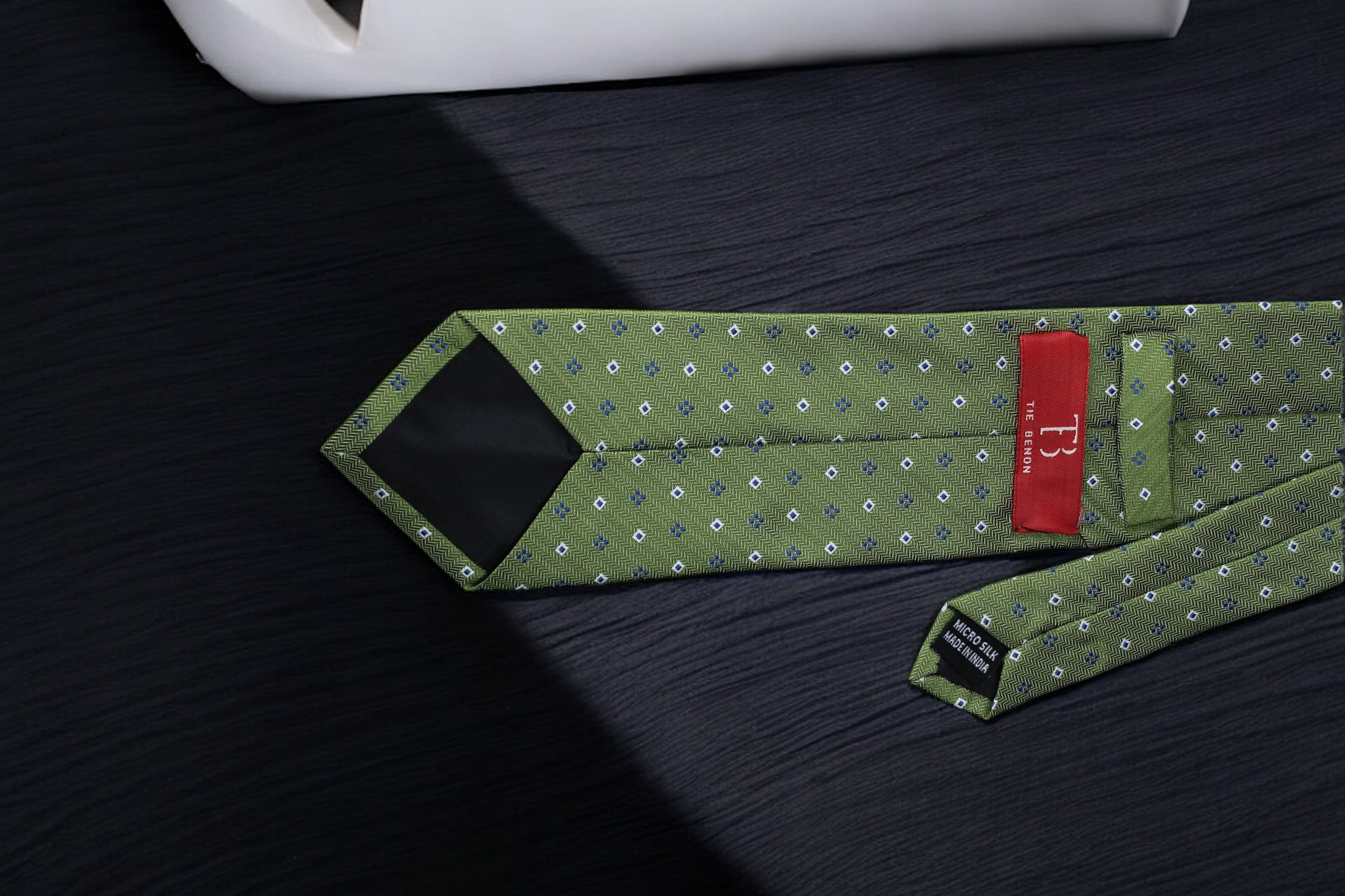 Elegant Green Patterned Tie