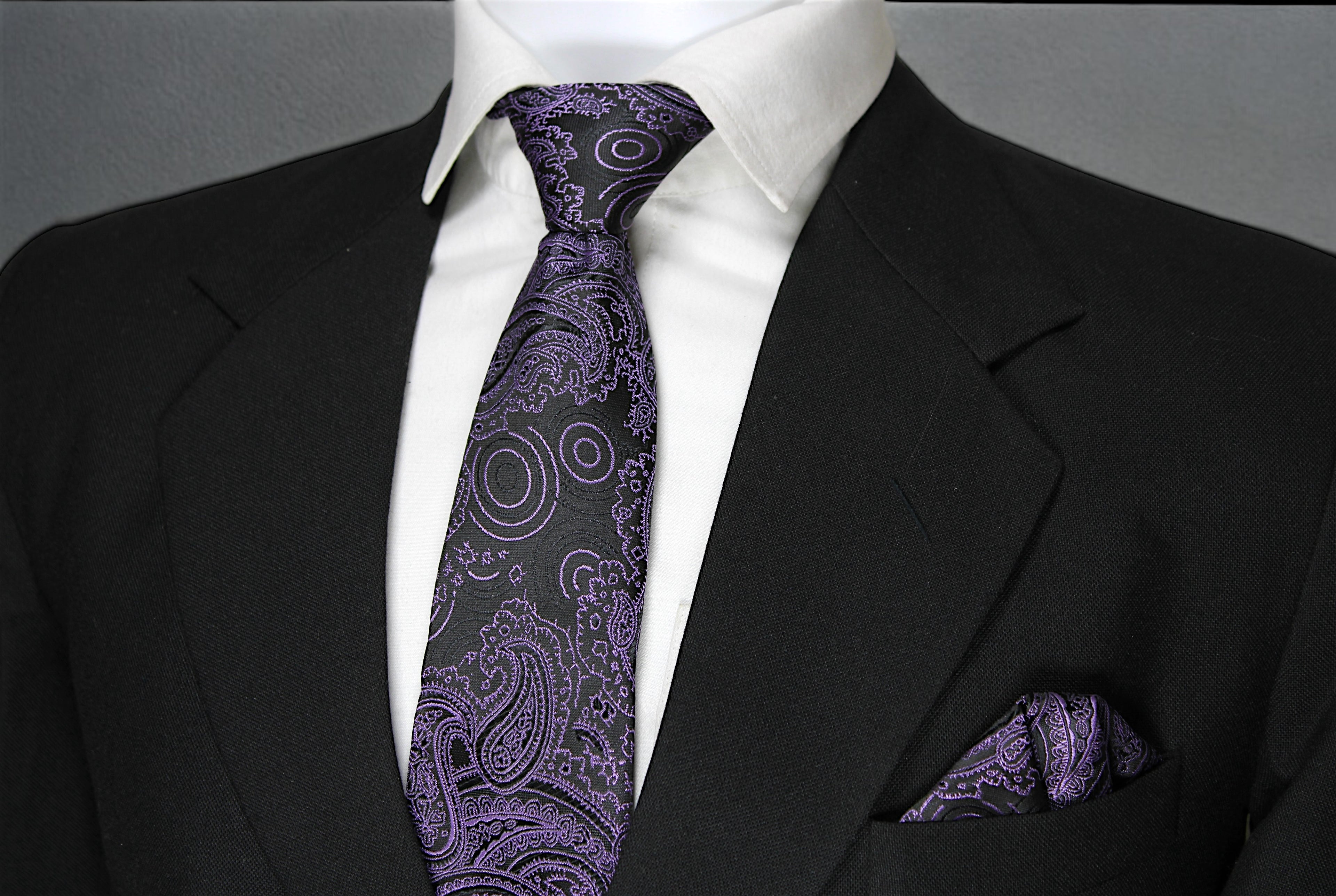 Elegant Black & Purple Paisley Tie & Pocket Square