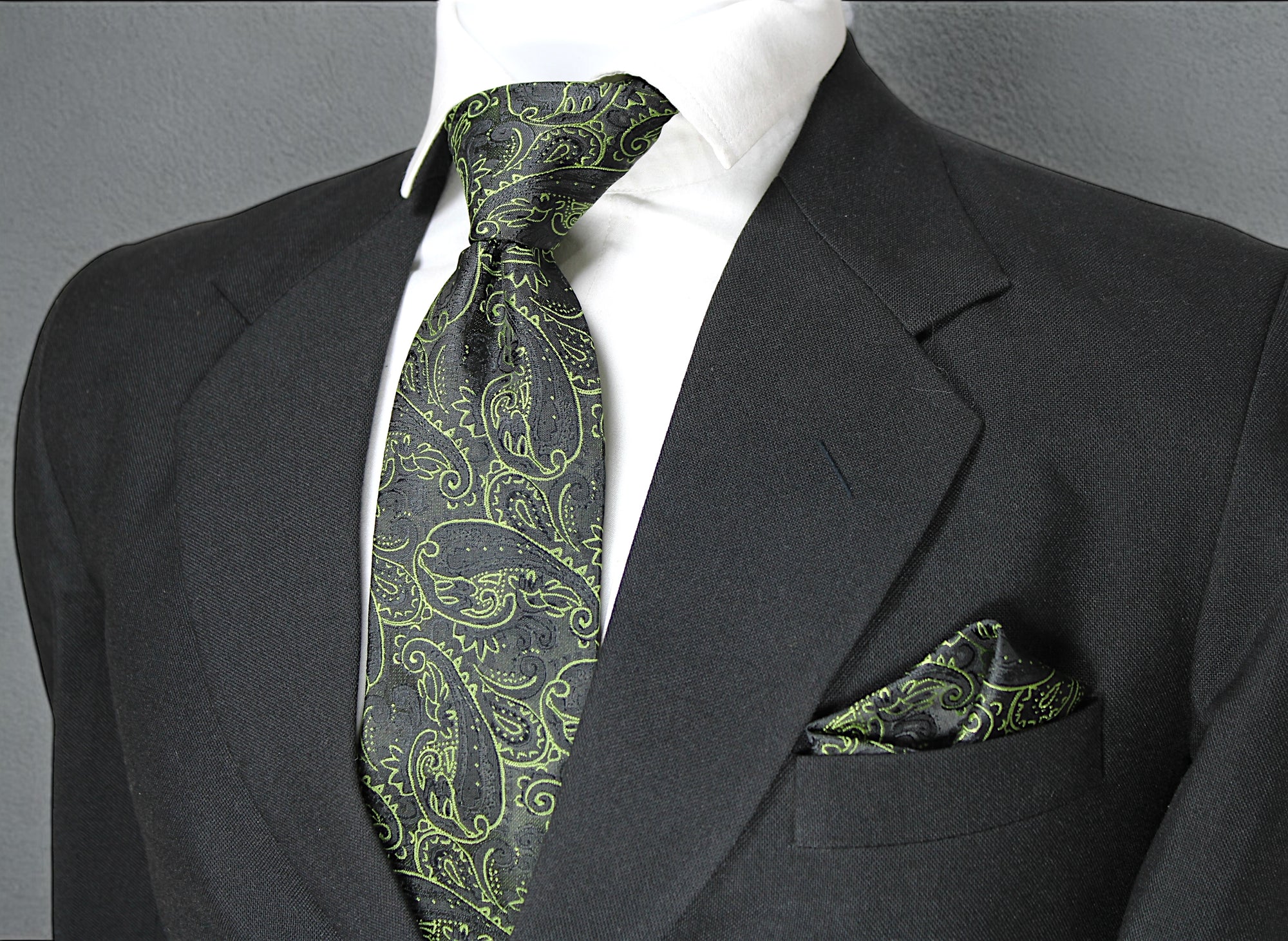 Elegant Green & Black Paisley Tie & Pocket Square