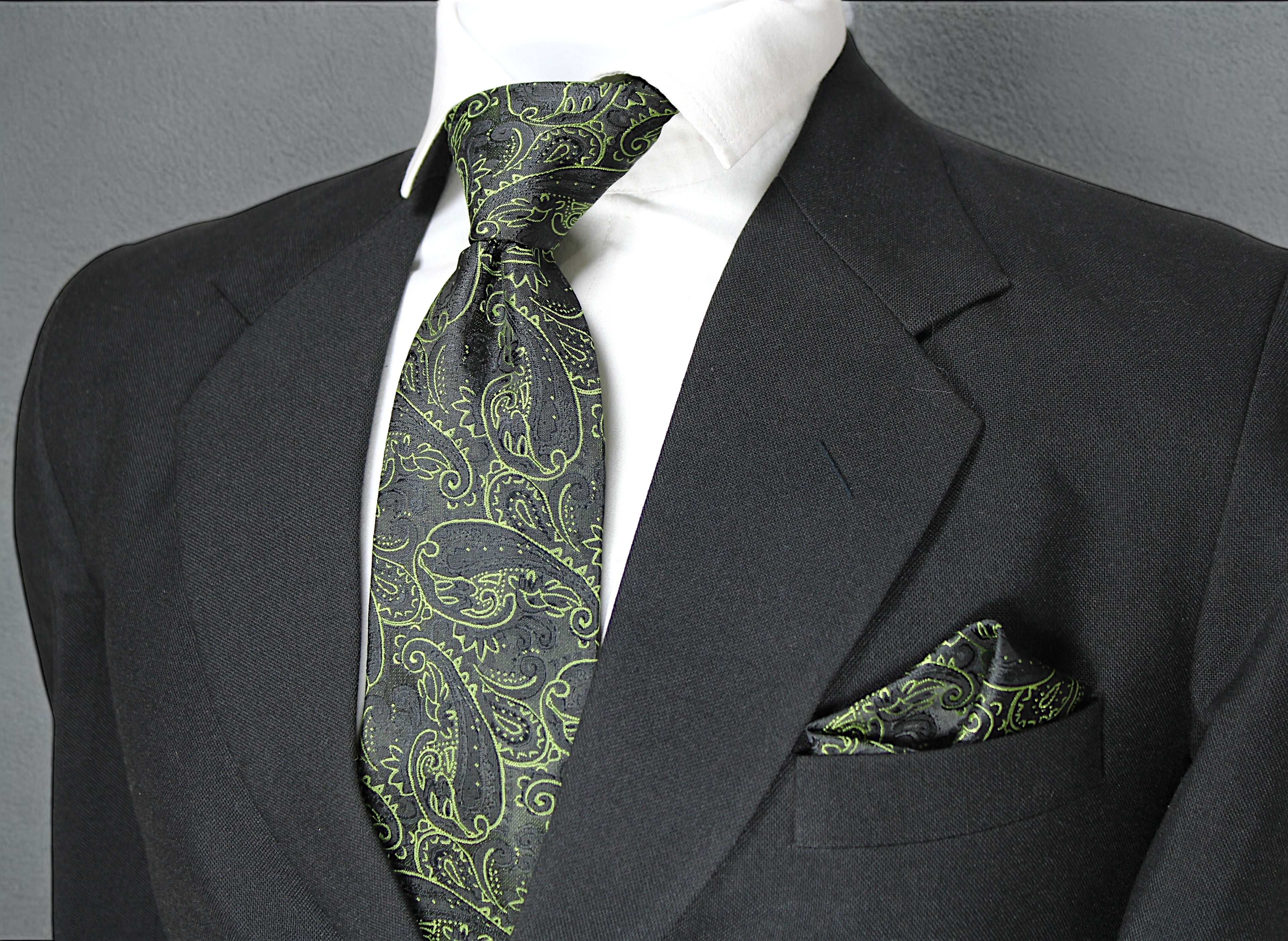 Elegant Green & Black Paisley Tie & Pocket Square