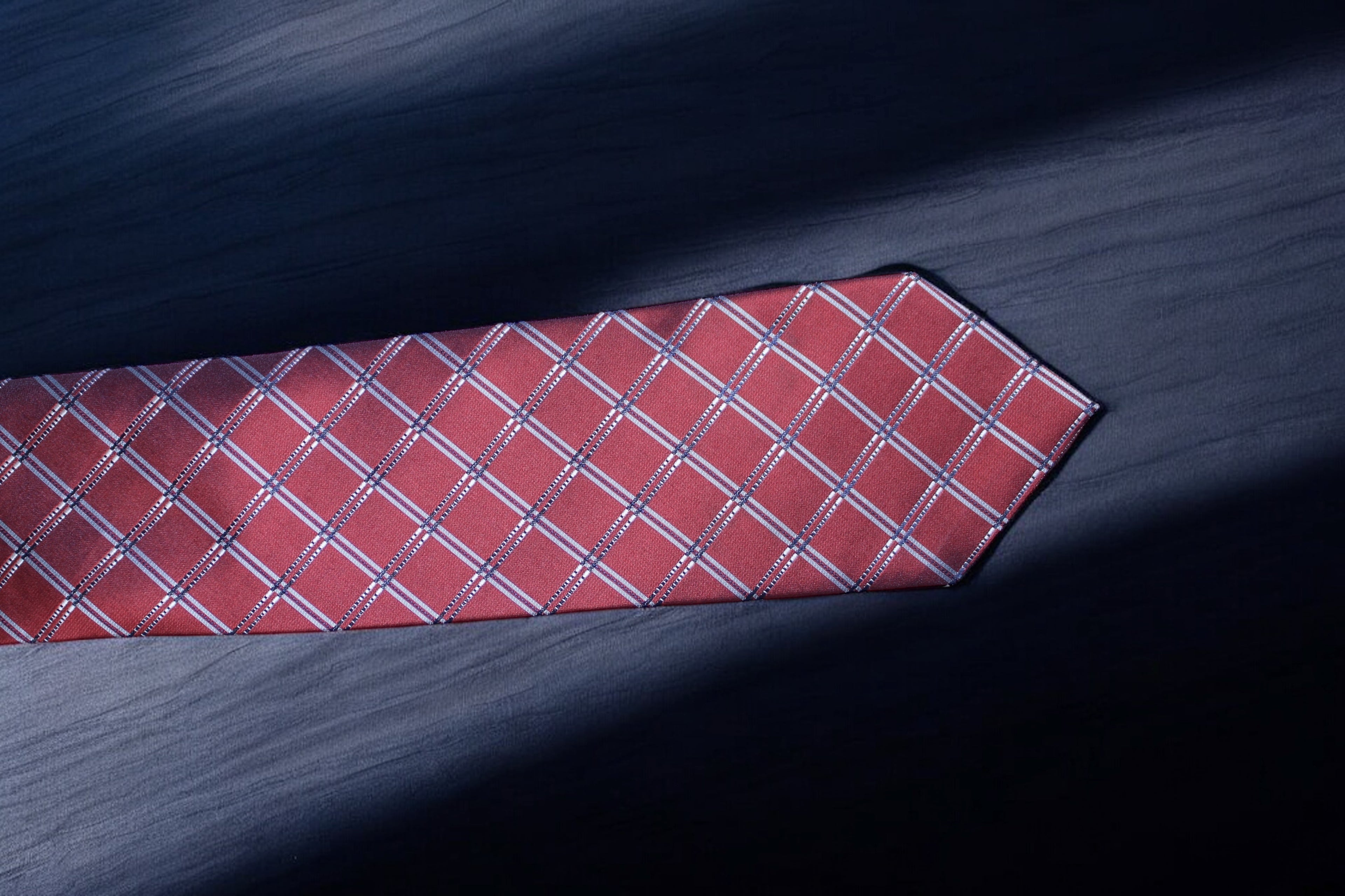 Maroon and Navy Checkered Tie – Classic Plaid Elegance