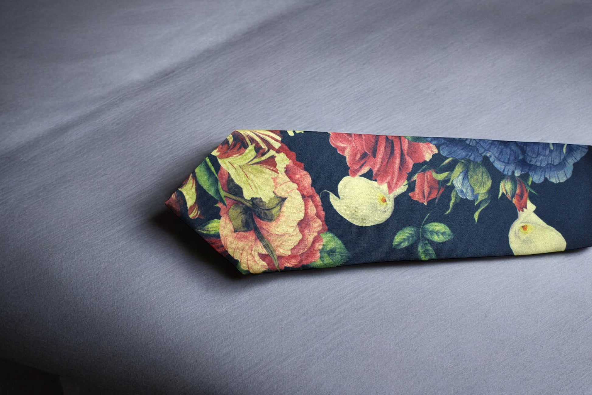 Multicolor  Black Red Floral Tie with Pocket Square