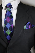 Close-up of a suit with a patterned tie and pocket square Tie benon
