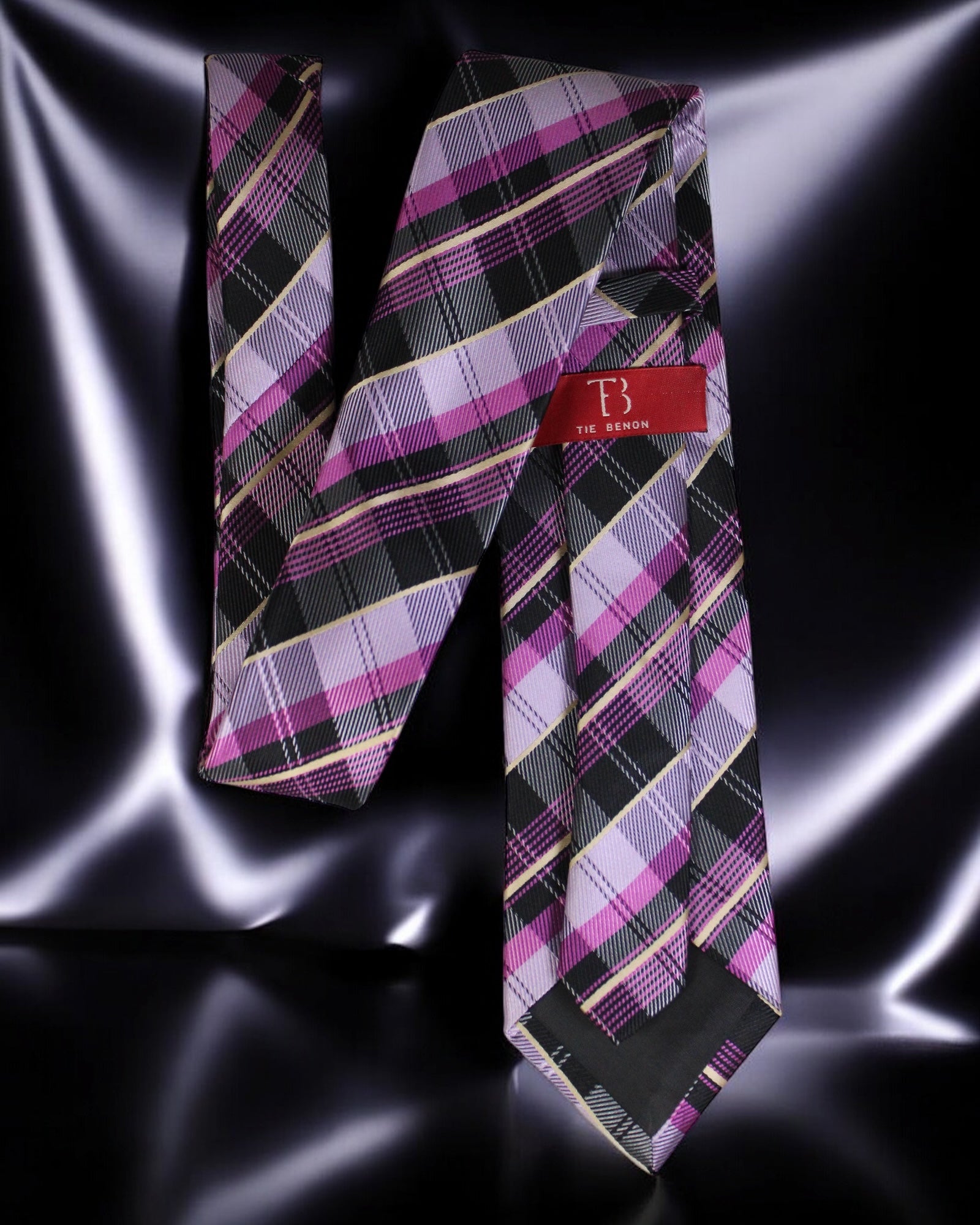 Plaid tie with a red label on a reflective black background Tie Benon