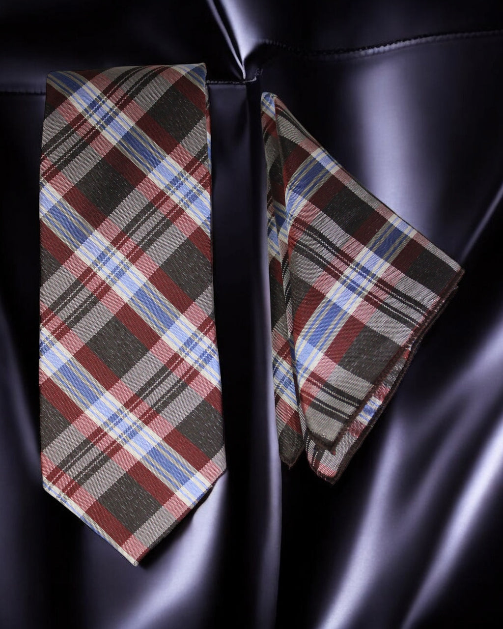 Plaid tie and pocket square set on a dark background Tie Benon