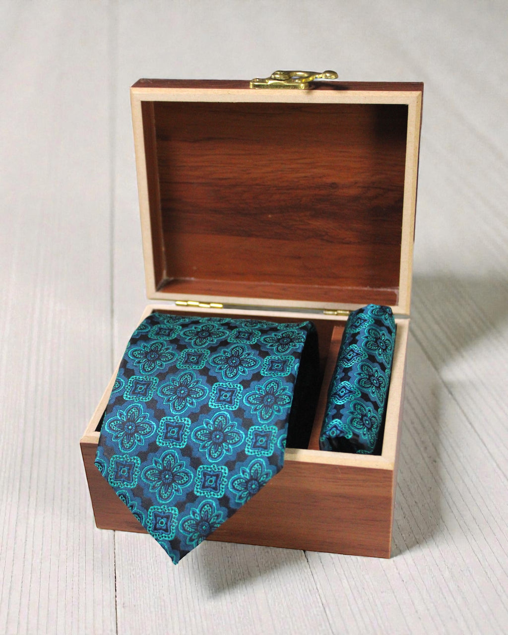 Teal & Navy Medallion Microsilk Tie & Pocket Square Set