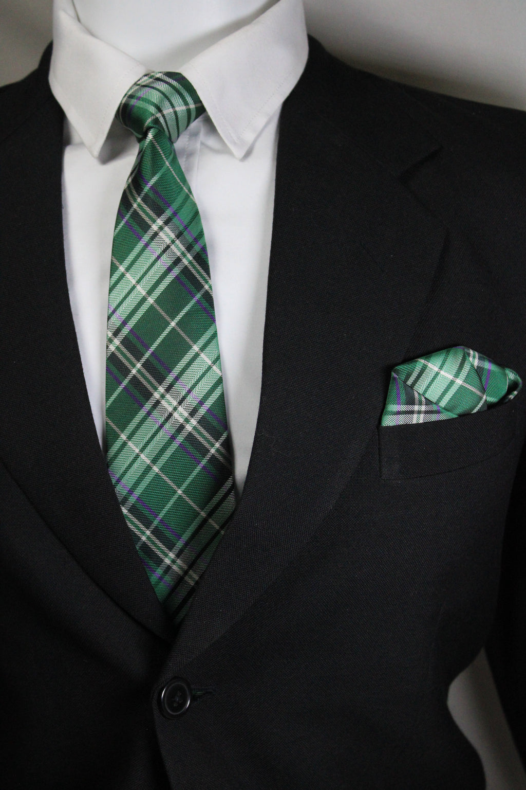 Green plaid tie on a suit with a white shirt
