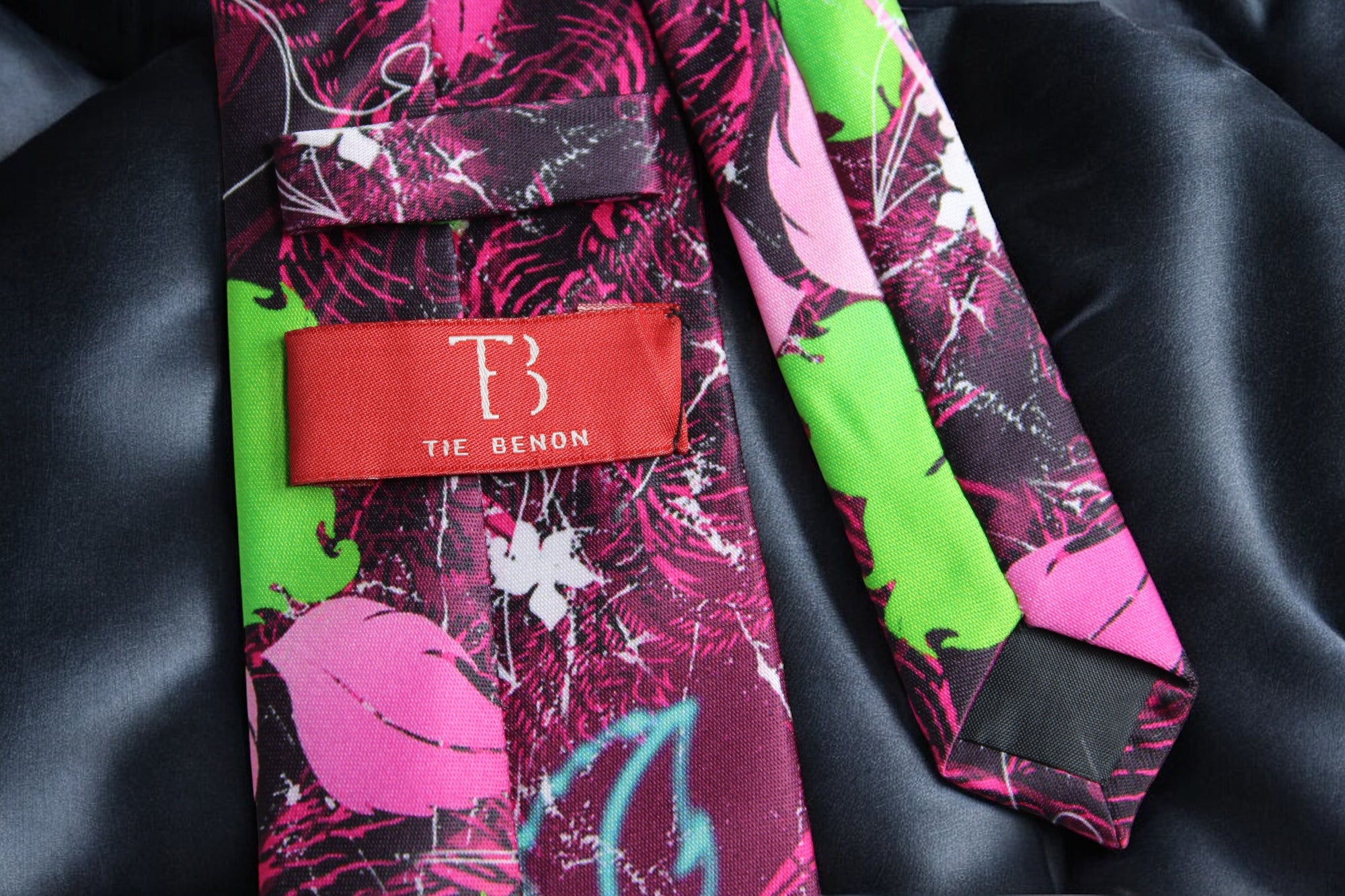 Wine Forest Vibe Floral Tie With Pocket Square