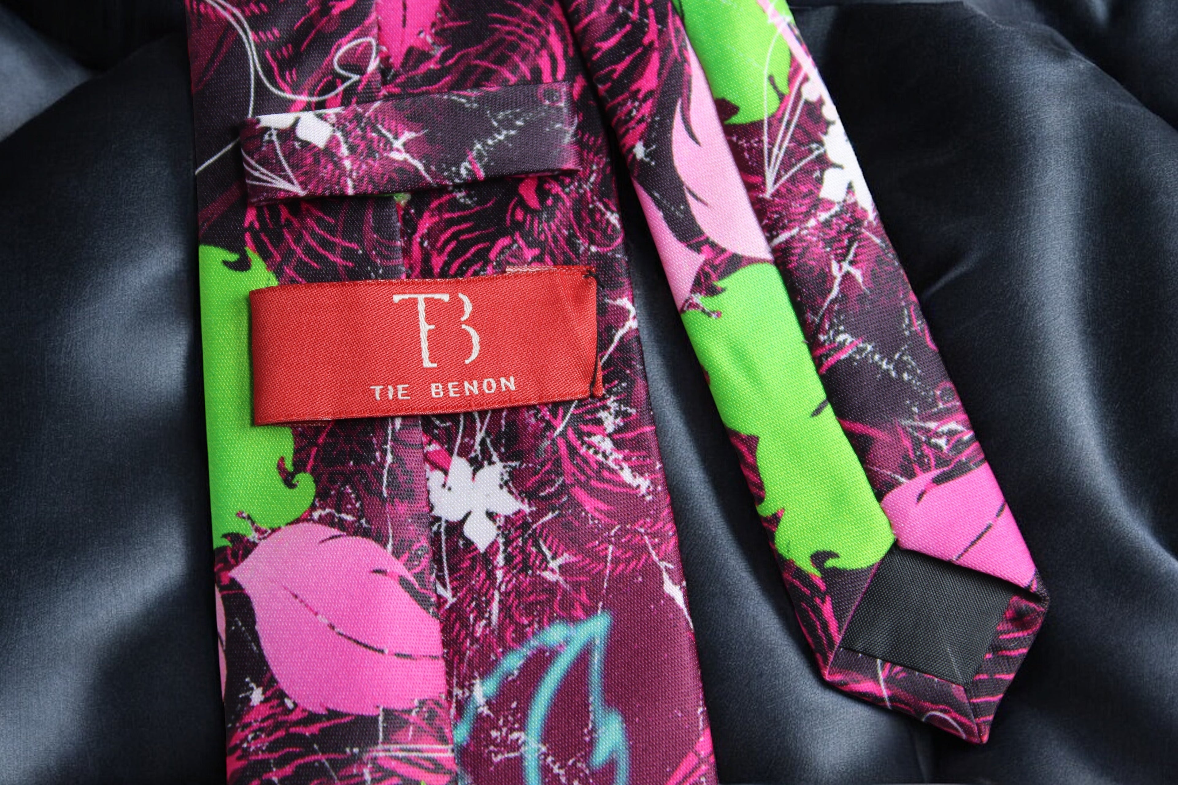 Wine Forest Vibe Floral Tie With Pocket Square
